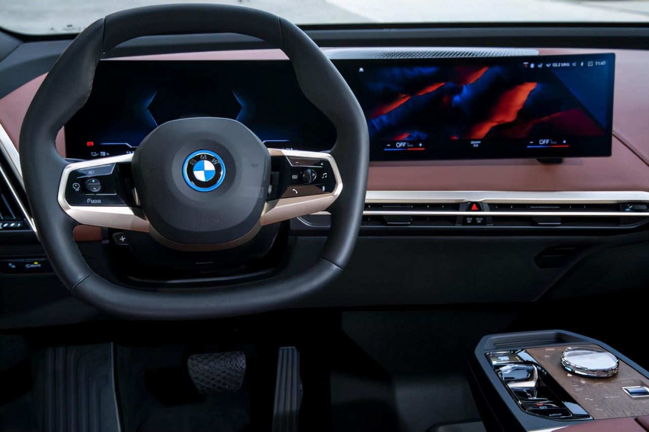 从创新BMW iX感受宝马纯电时代的驾驶乐趣