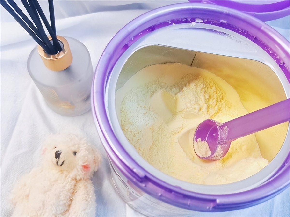 关注婴儿奶粉排行榜10强，为宝宝选择一款温和好奶粉