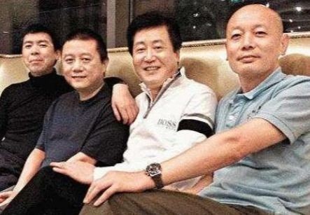 从普通销售员到收视女王，迪丽热巴的背景，远比你想象得复杂