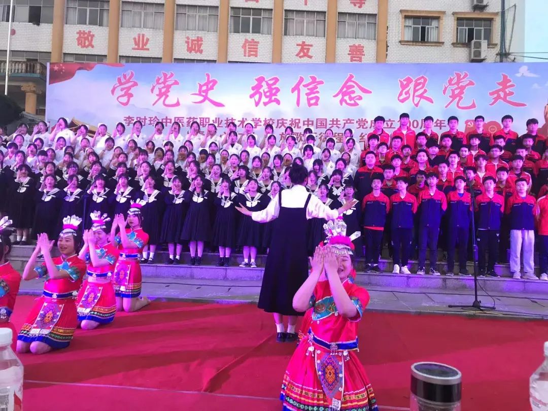 以“一课两活动”探索中职学校团建引领新途径