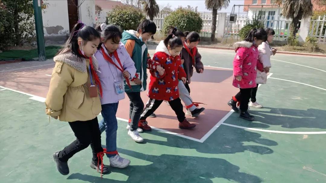 漣水縣義興中心小學開展首屆心育節(jié)(圖23) 漣水縣義興中心小學開展首屆心育節(jié)(圖23)