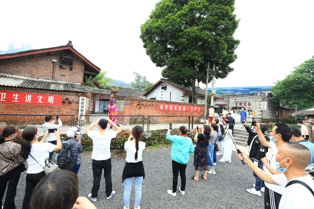 感受峨眉魅力 川渝媒体峨眉山采风行圆满结束