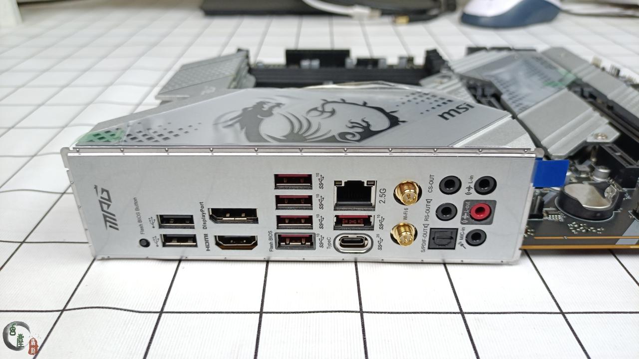 新年装机第一弹！12600K+Z690+DDR4配置，游戏省钱两不误
