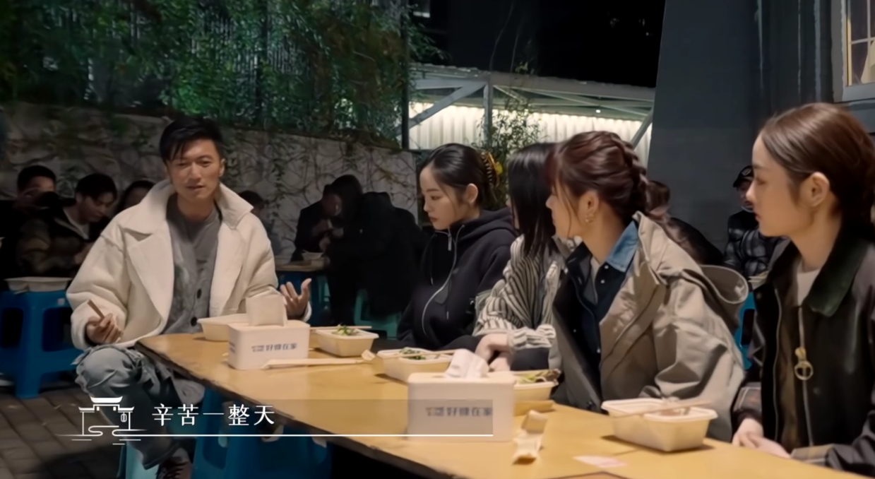 冰清玉洁4胞胎一年学费200万，人美又爱吃，谢霆锋：艺人要少吃饭