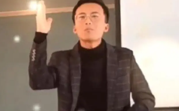 “离别是为了下一次相见”，班主任深情告别孙卓，看了叫人感伤
