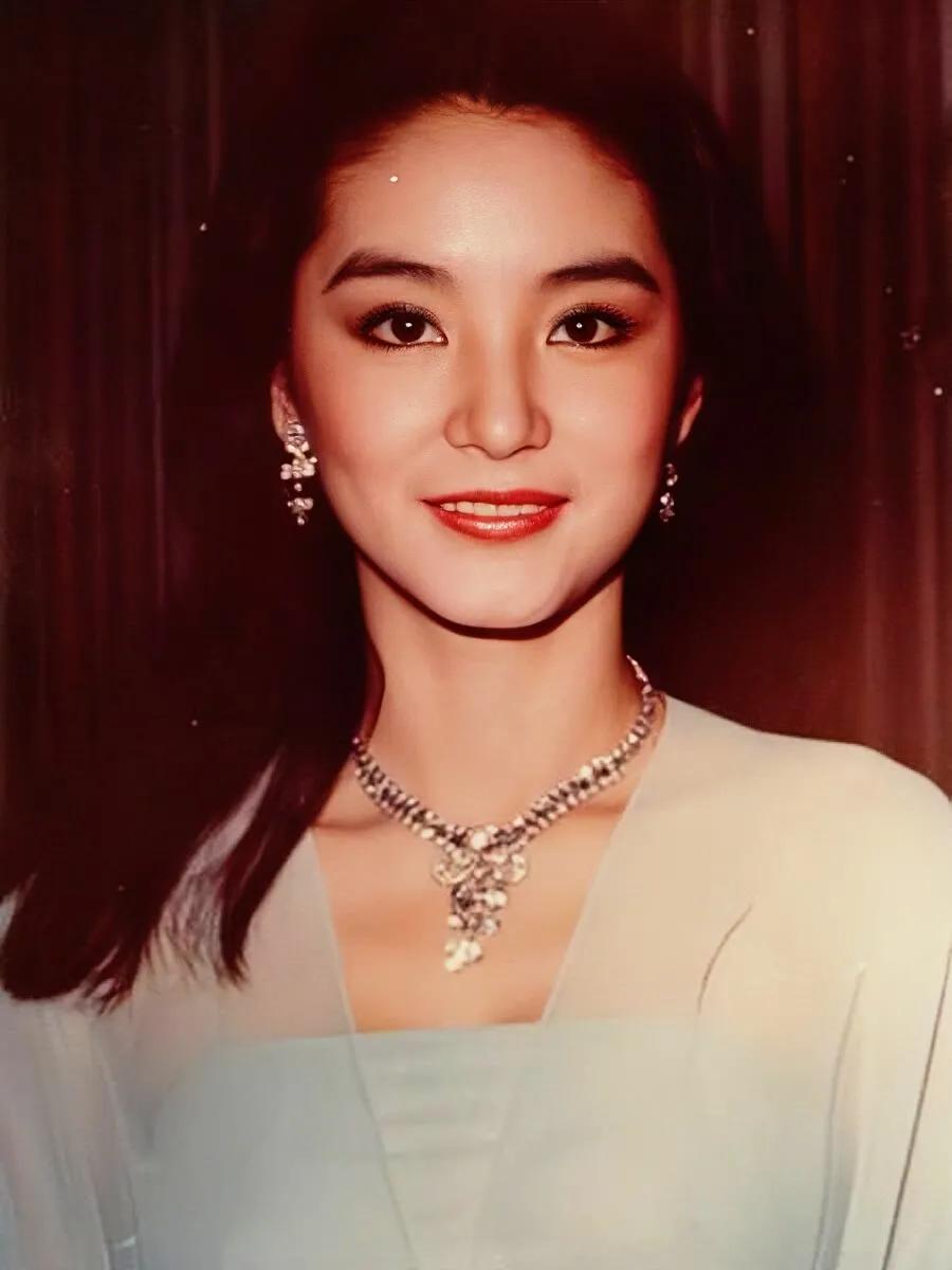 林青霞年轻时真是惊艳了时光