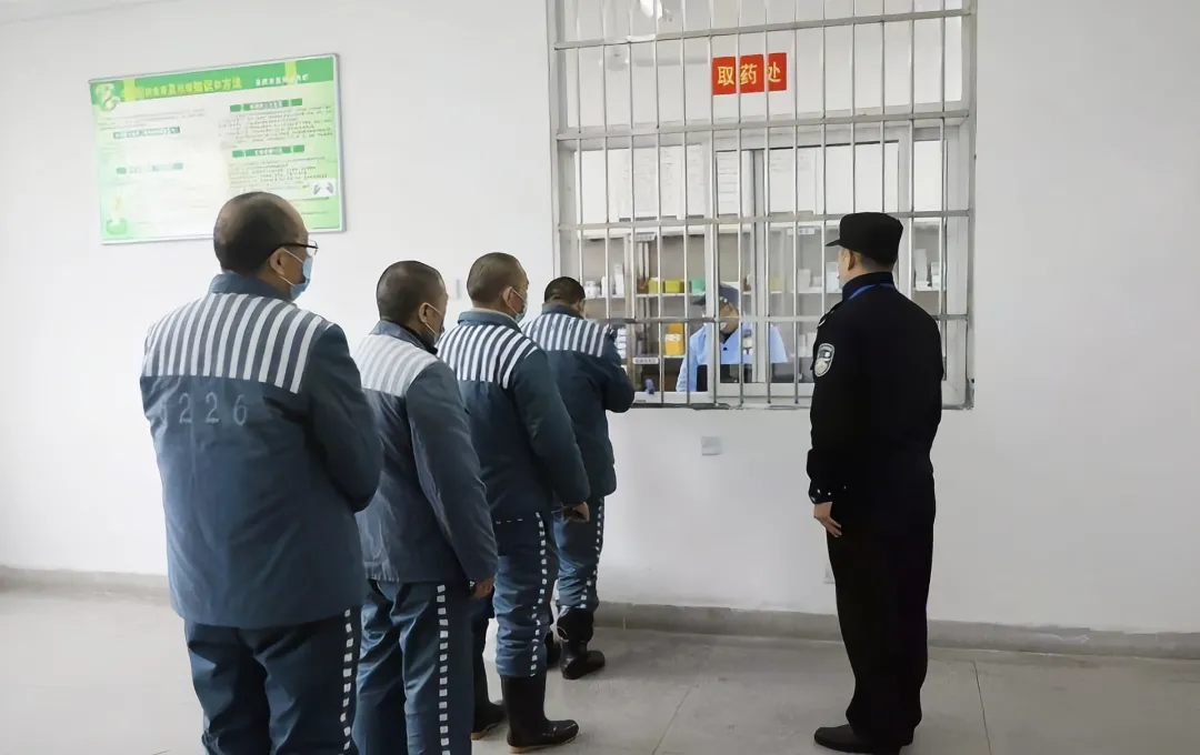 监狱里,服刑人员是如何看病的,要自己掏钱吗?