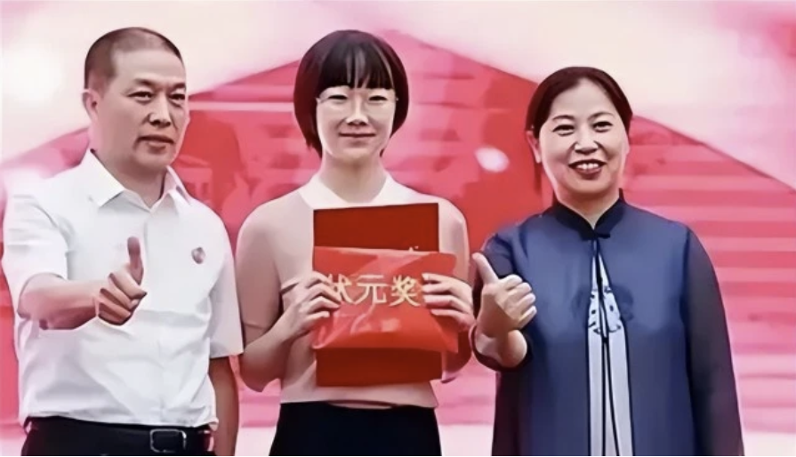 湖北725分高考状元唐楚玥：语文成绩十年难遇，7岁豪言最后成真