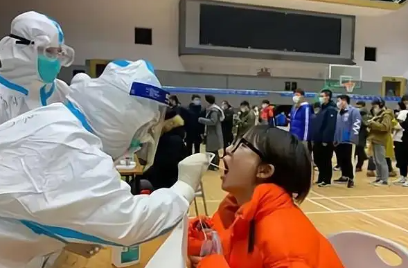 山东某“专本混合”高校，大学生过得“水深火热”，泡面也吃不起