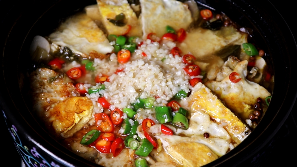 酸菜和鸡蛋真是绝配，头一次见这种做法，天热就吃这道菜，超下饭