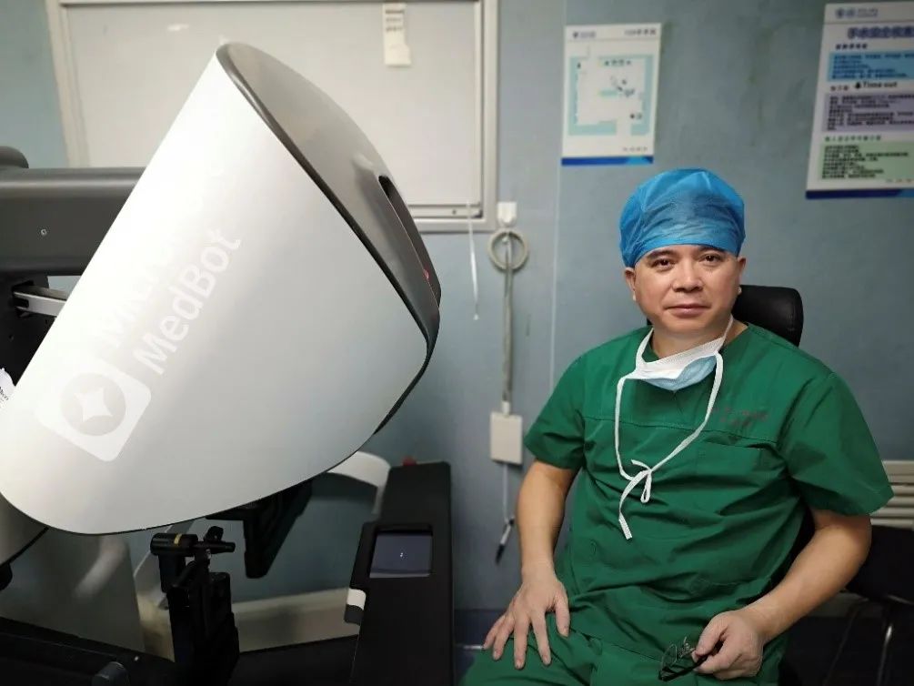刚刚！国产单臂腔镜机器人完成首例临床手术