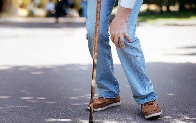 反应男性衰老的标志是什么？“1臭2大2小”，男性要有所了解