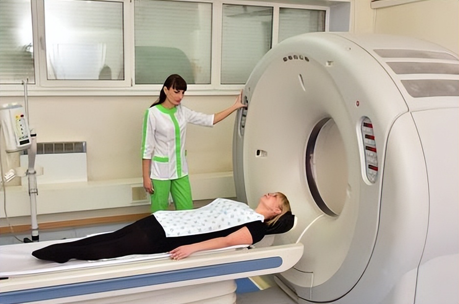 中,很容易引起患者的恐惧,因此,有幽闭恐惧症的人群不适宜做核磁共振