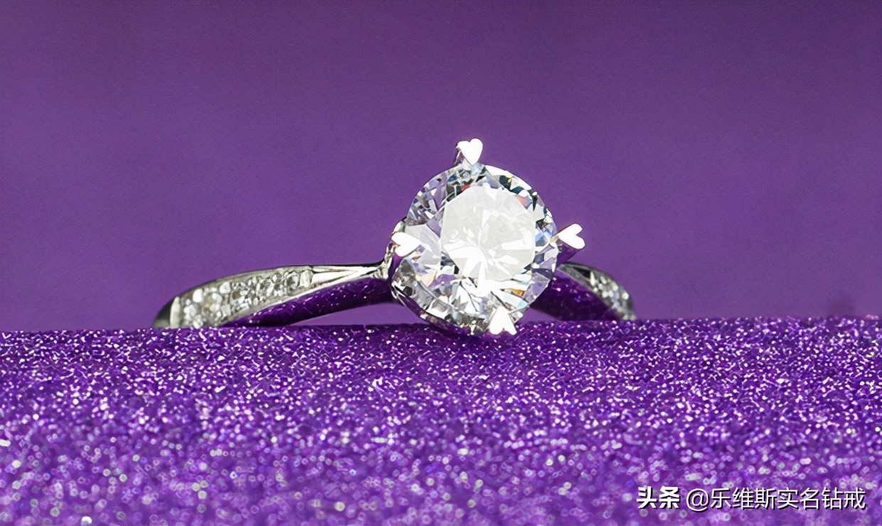 订婚需要买对戒吗（对戒是订婚买还是结婚买）