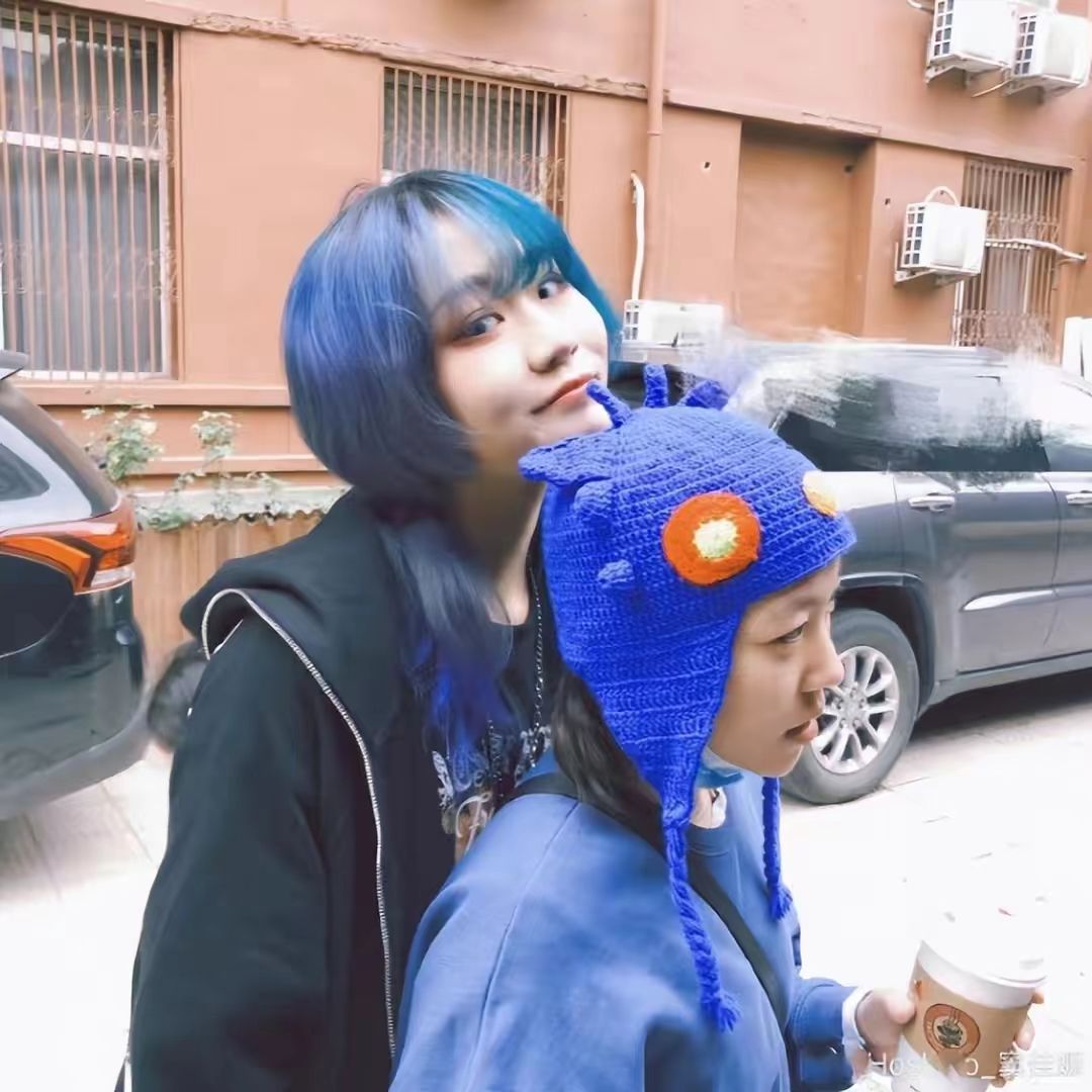 窦靖童美貌输同父异母妹妹，窦佳嫄染渐变发抢风头，气质更像王菲