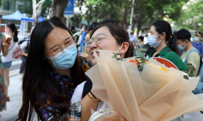 教师岗迎来好消息，绩效工资或将调整，基层教师的幸福说来就来