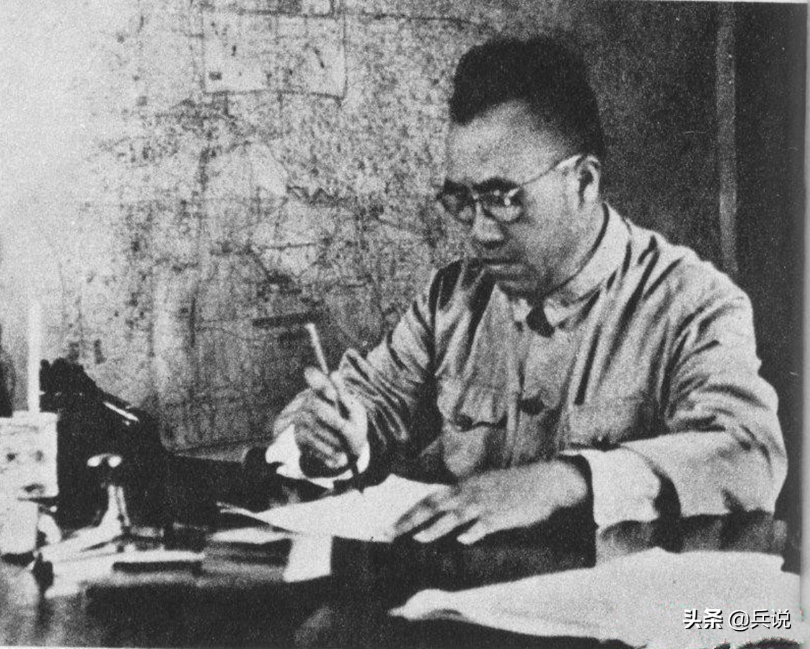 两大战神评价朱老总：林说打仗没章法，粟说我的军事知识来自朱