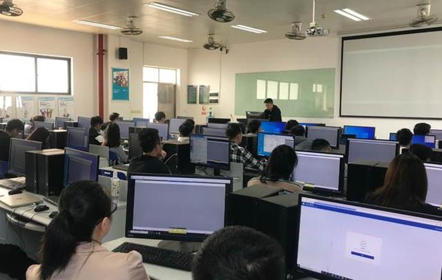 考生注意了，这10大专业毕业后“薪资”低，其中有临床医学专业