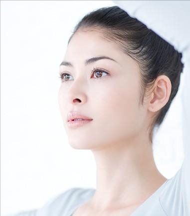 誓颜永恒：水、乳、霜、精华的正确护肤顺序
