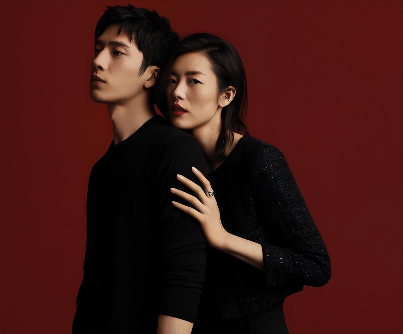 明星感情近况遭曝光，李荣浩杨丞琳幸福同框，井柏然刘雯甜蜜牵手