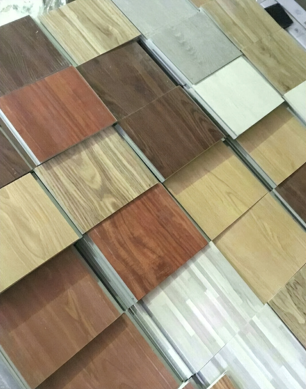 地面装修，并非只有瓷砖和木地板，现在流行这种材料，环保又耐磨