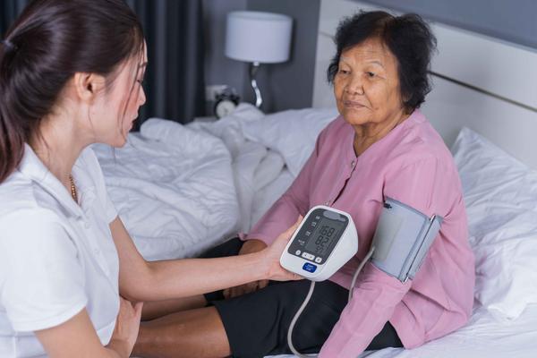 如何稳定血压？提醒高血压患者：除了按时服药，还需做好这5件事