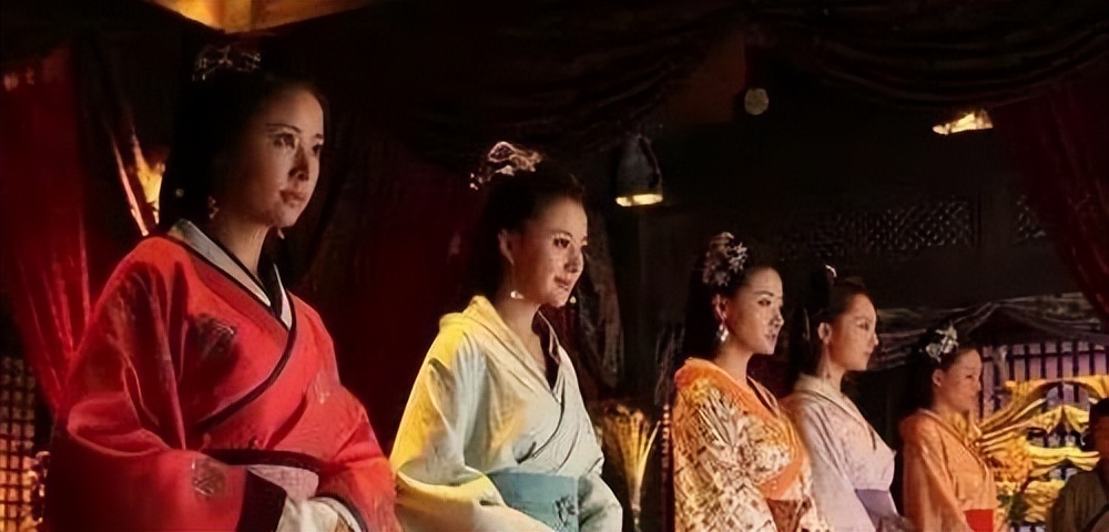 同樣是演皇帝，把鄧超黃曉明聶遠放在一起對比，差距就出來了