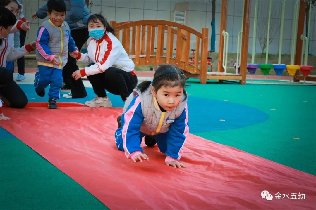 小学生足球队入场词(享运动•健体魄•悦童心—金水五幼教育集团“趣味运动周”纪实)