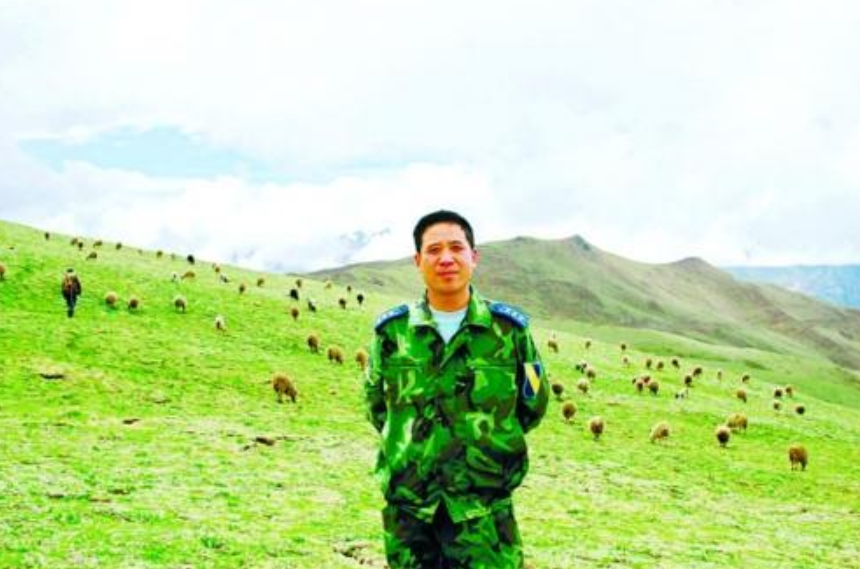 16秒生死抉择：为救村庄，飞行员李剑英三次放弃逃生，坠机而亡