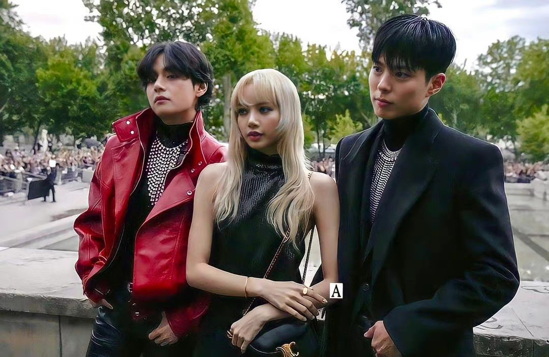 韩星出席时装周:泫雅男友辣眼,权志龙有"姨味",朴宝剑头发油