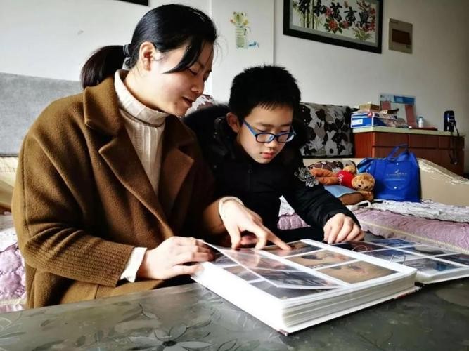 爸爸牺牲10年妈妈瞒了10年，10岁扬州小学生去了爸爸牺牲的地方