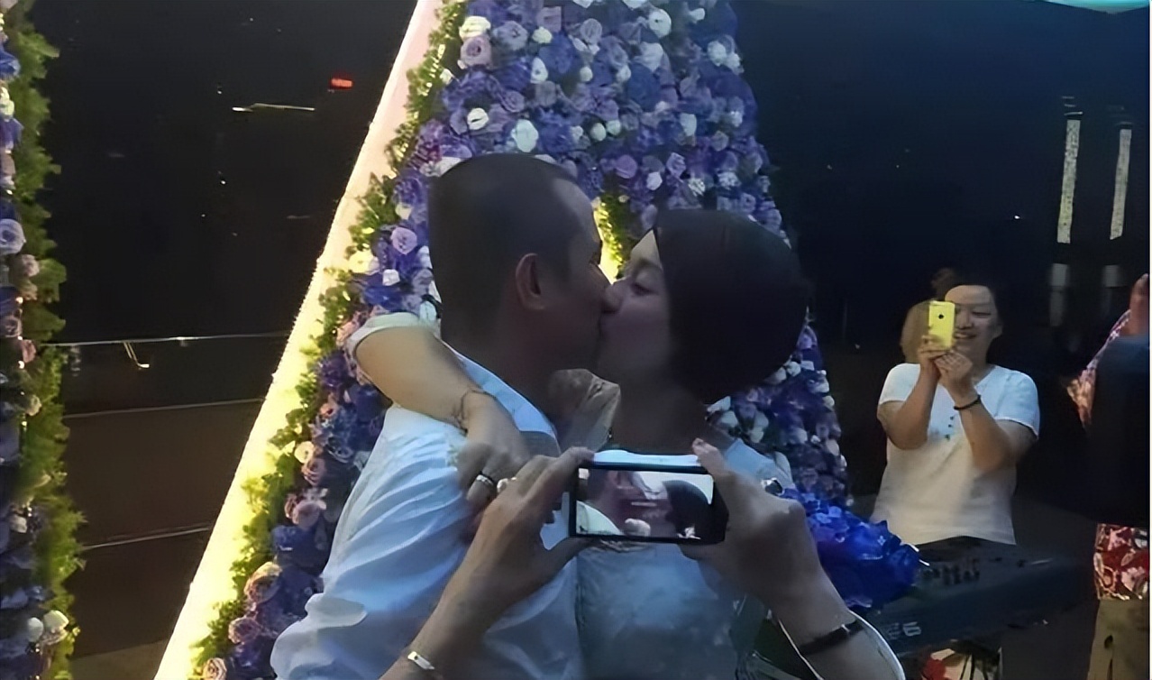 娱乐圈5对“患难情人”，陪对方度过了风波，却都得不得好结果