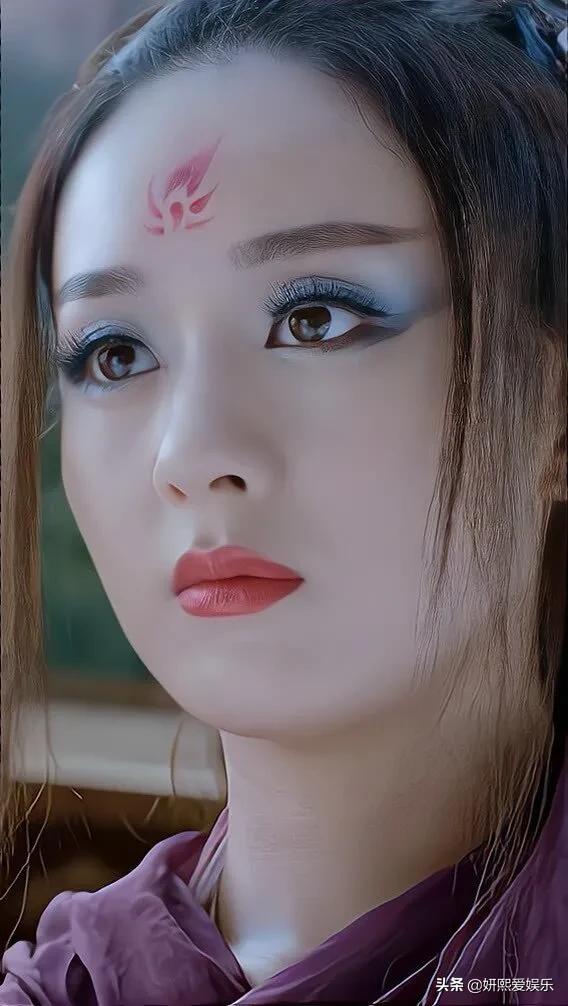 赵丽颖，清纯甜美，俏皮灵动