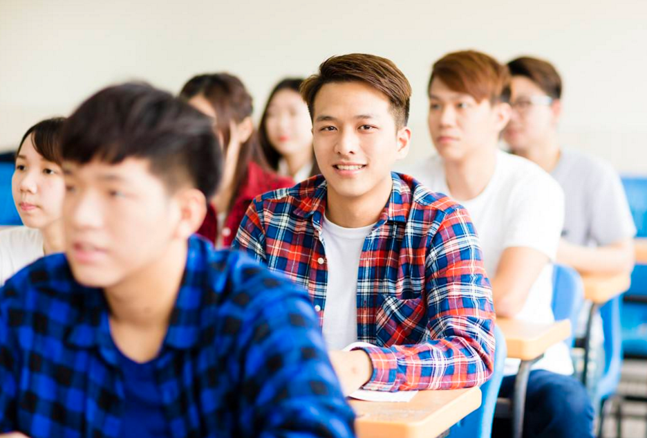 未来10年男生吃香的专业，不仅就业前景好，薪资待遇也很可观