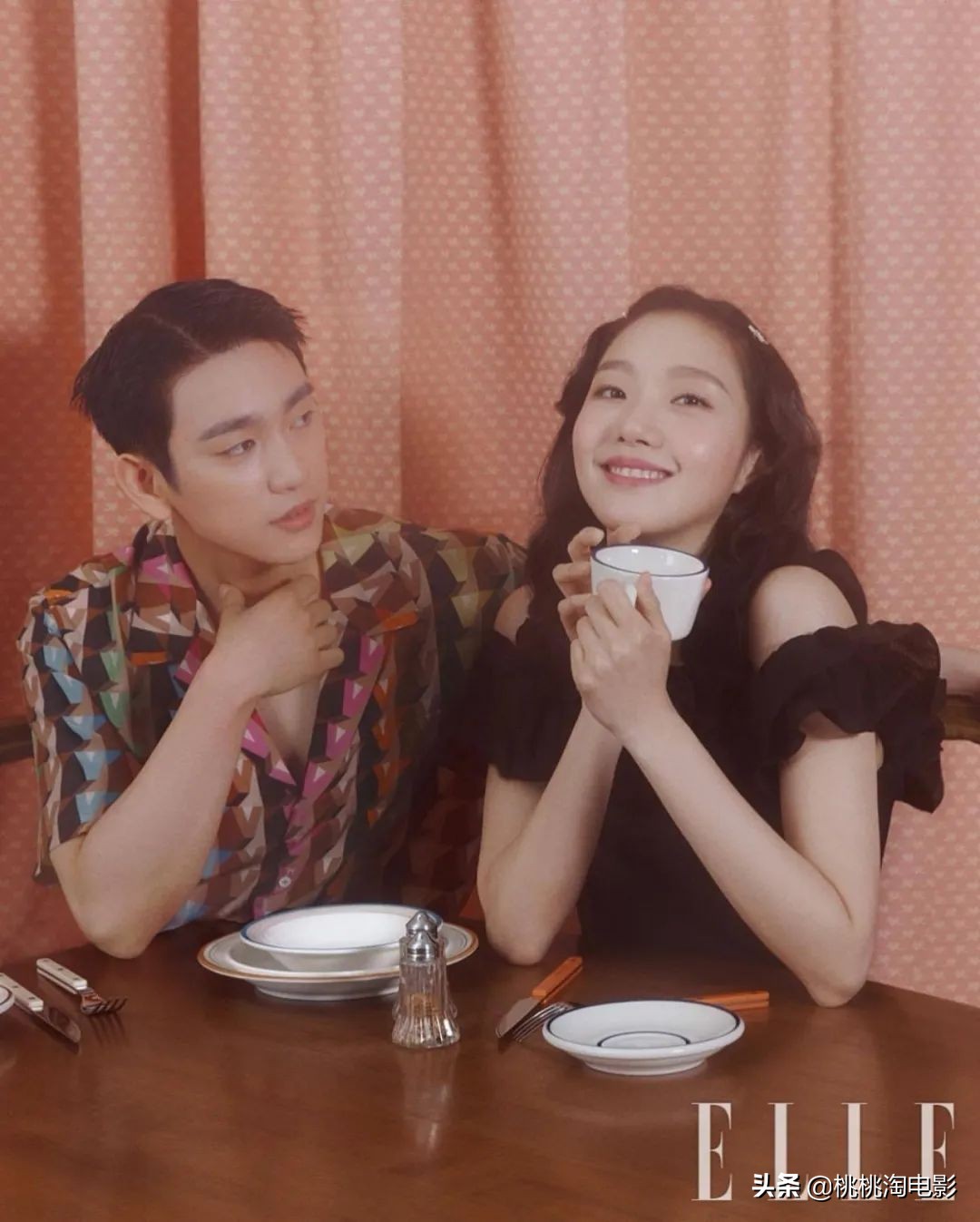 韩国女星金高银《ELLE》封面大片，烟熏妆羊毛卷酷劲十足