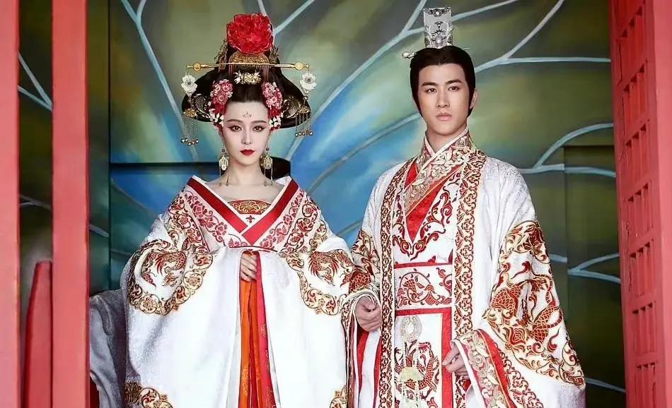 近十年年度大爆剧，哪部是你的白月光和青春