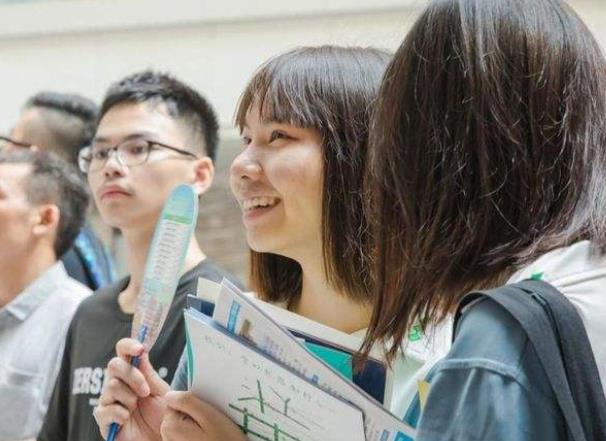 00后青睐的十大专业，法医学排名第二，榜首竟是“冷门专业”