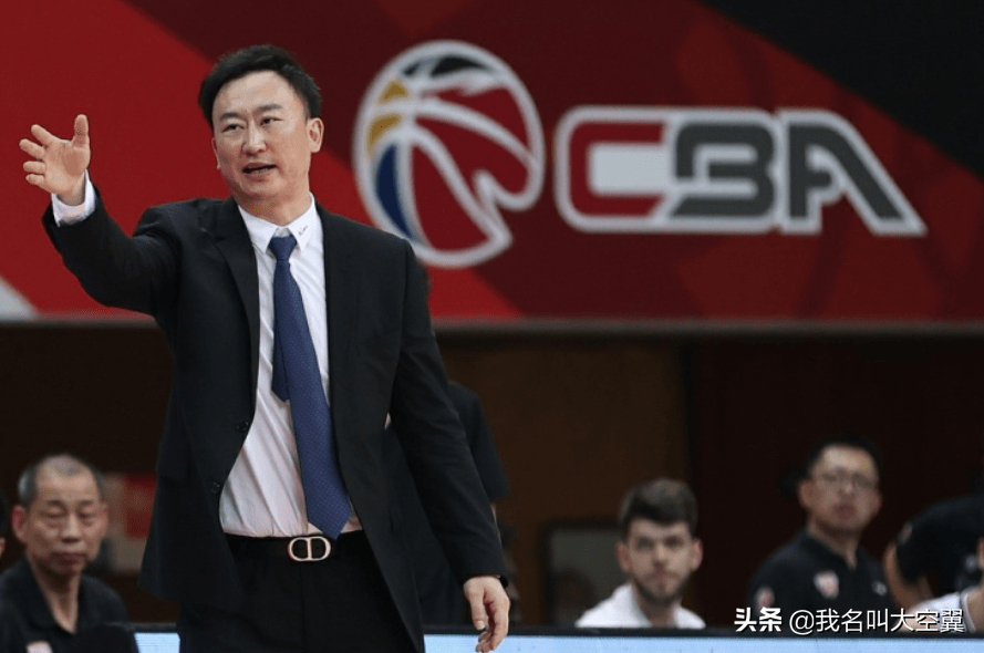 为什么nba中锋当教练(终于明白为什么刘维伟选择担任青岛主教练，看完分析，豁然开朗)