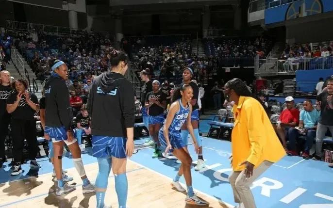 CBA新消息：FIBA公布男篮12人，霍楠卸任总经理，李月汝机会不多