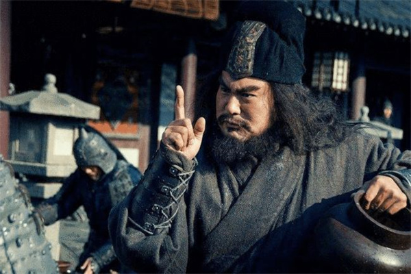 张飞只顾逃跑忘带嫂子，事后刘备说一句话，如今竟成兄弟义气名言