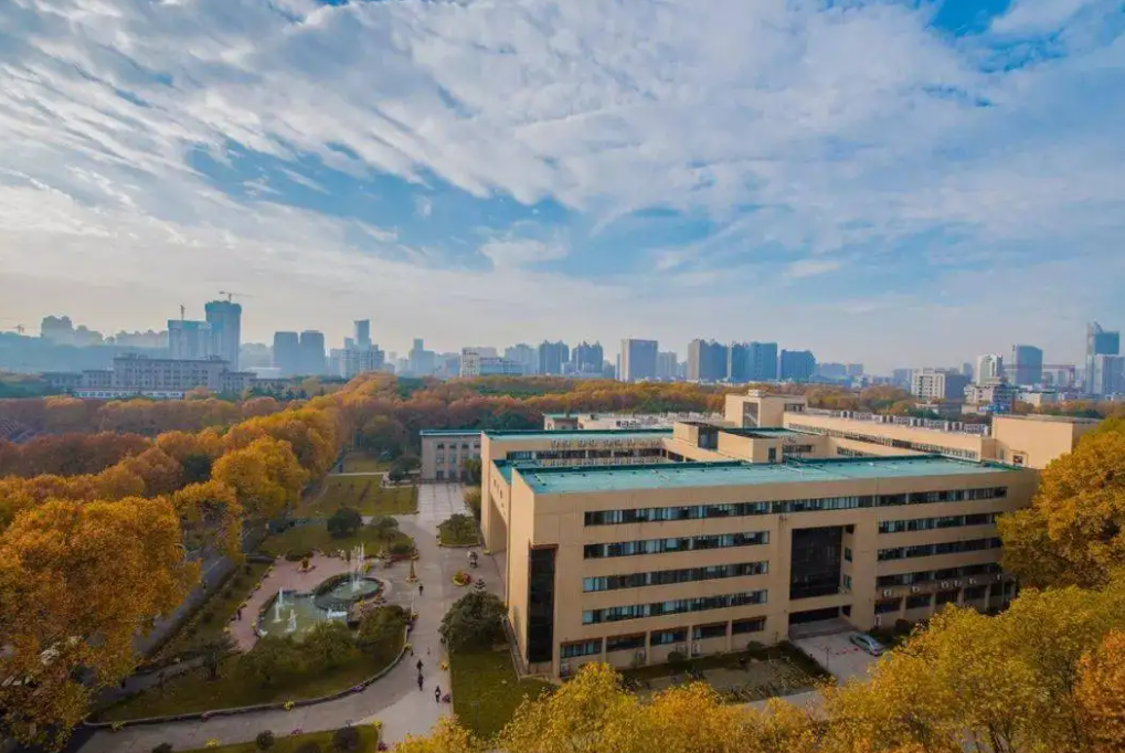 “有钱就是豪横”，这所大学有37个食堂，爱“干饭”的学生别错过