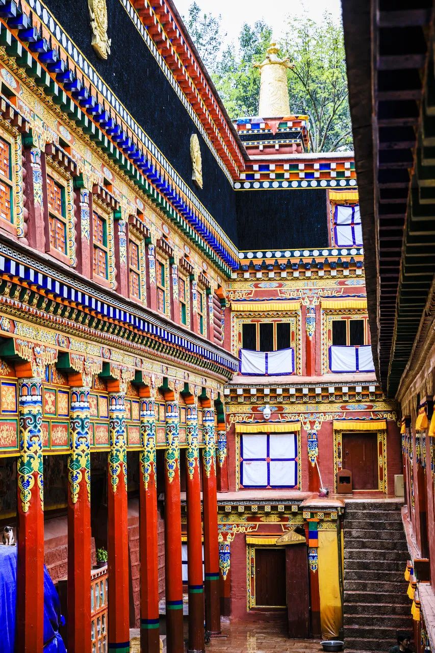 "川藏第一险"的雀儿山,手工文明的世外桃源麦宿乡…著名景点有:德格印