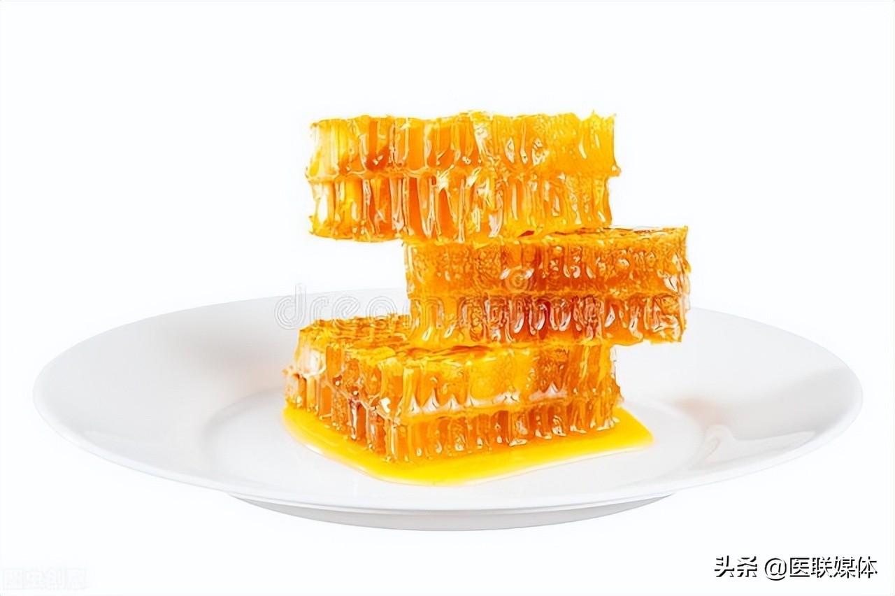 蜂蜜水到底是早上喝好，还是晚上喝好？建议您选用温开水泡