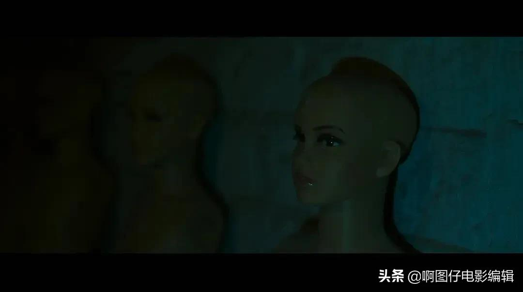 今天讲个《鬼故事》,英国最受欢迎的恐怖片.