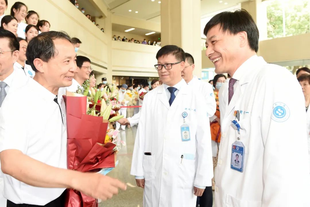 守“沪”52天，欢迎回家！浙一牵头的浙江省援沪方舱医院医疗队二队凯旋