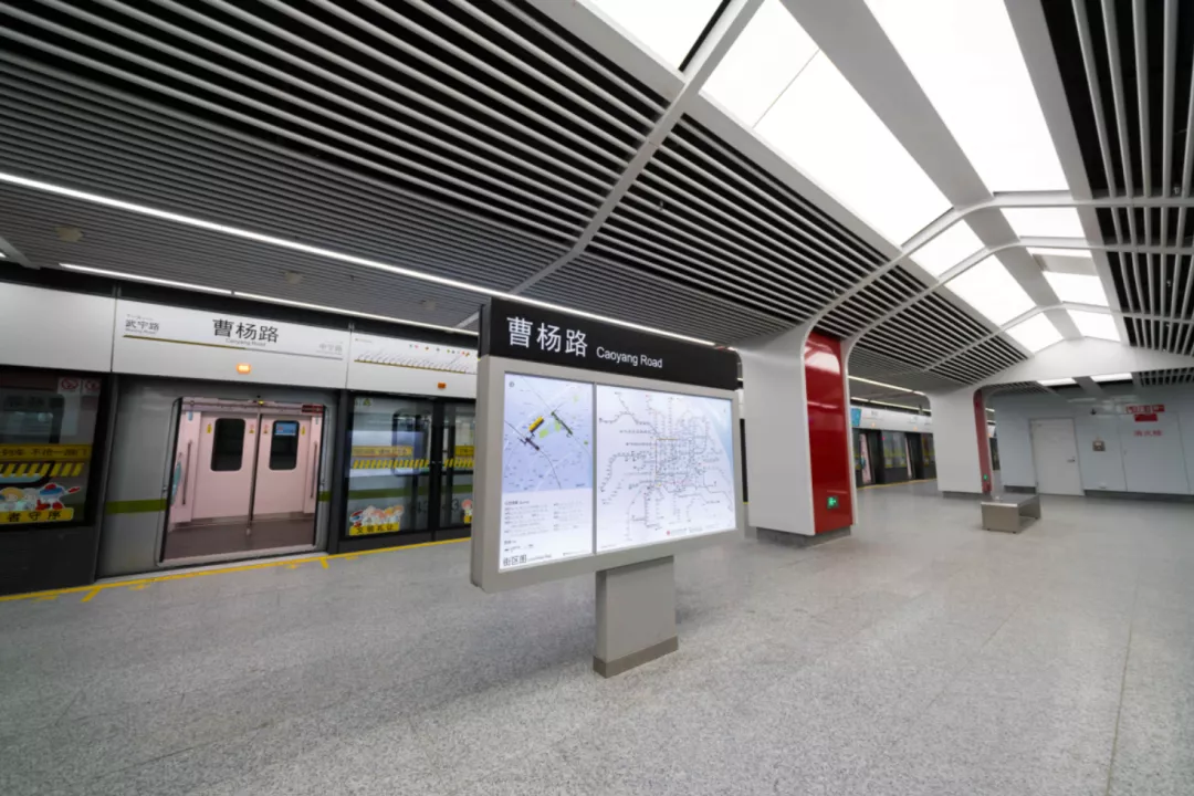 “最美车站”现身，2022上海网红打卡圣地，乘着地铁去旅行...