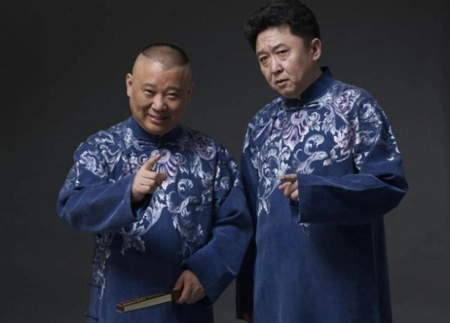 观众破口大骂脏话，郭德纲沉着应对，3句反问让对方羞愧离场