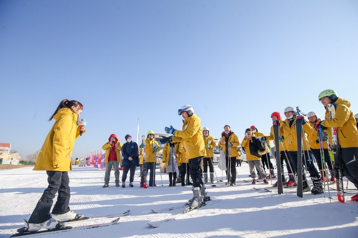 奥铃国六全系京津冀上市 40辆奥铃北极熊助力冰雪赛事