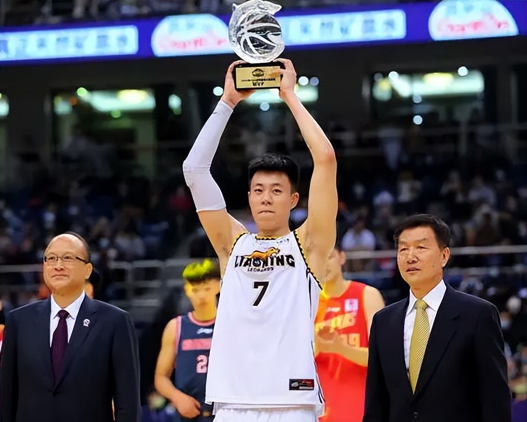 nba有哪些年轻有潜力的前锋(两位中国年轻前锋冲击NBA，篮网和火箭应该考虑一下)