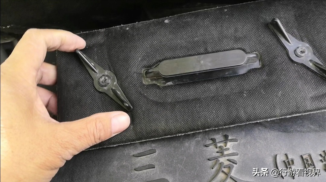 2022年五一之前，58168公里時(shí)候我給愛(ài)車(chē)更換空調(diào)濾芯，全程DIY